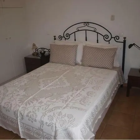 Moschona Apartment *